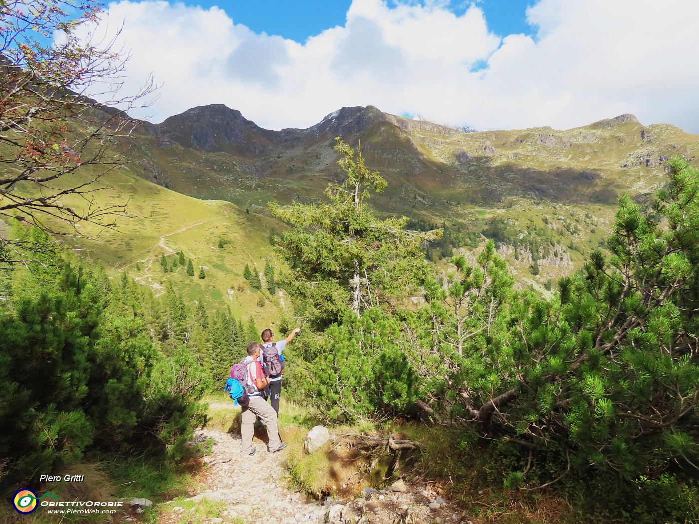 55 Rilocalizziamo il Monte delle galline e le Cime di Mezzeno.JPG